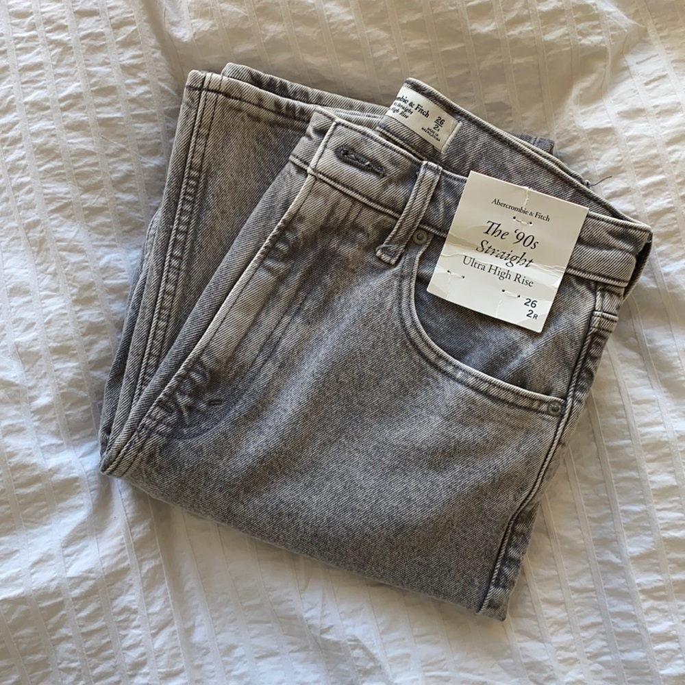 New Abercrombie 90’s Straight Ultra High Rise Jeans
